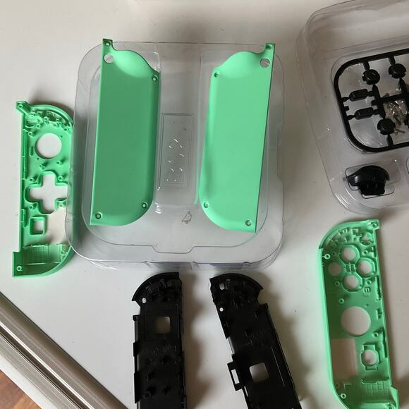 eXtremeRate Mint Green DIY Housing w Full Buttons for Joycon Handheld Controller - Picture 6 of 7